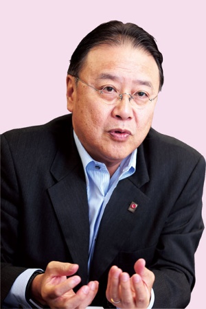 <b>1978年4月、安田火災海上保険(現・損害保険ジャパン日本興亜)入社。2010年7月、損保ジャパン日本興亜社長就任。15年7月、グループCEO社長に。</b>