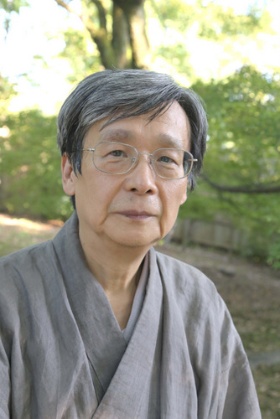 <b>生形貴重(うぶかた・たかしげ)</b><br /> 国文学者。表千家不審菴評議員。表千家不審菴文庫運営委員。1949年大阪の表千家の茶家朝宗庵に生まれる。同志社大学大学院修士課程修了。専門は中世日本文学、茶道文化論。『四部合戦状本平家物語全釈』(和泉書院)で日本古典文学会賞を共同受賞。『利休の逸話と徒然草』(河原書店)で茶道文化学術奨励賞を受賞。茶道の文化的な魅力を伝える講演や著述活動に従事。(photo by nanaco、以下同)
