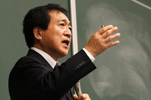 <b>岩田 秀信(いわた・ひでのぶ)氏</b><br/>元ホンダ専務執行役員<br/>1978年名古屋大学院修了。本田技研工業に入社。ホンダエンジニアリング、ホンダエンジニアリングノースアメリカでの勤務を経て2005年ホンダ執行役員、ホンダエンジニアリング社長、2007年鈴鹿製作所長に就任。2008年ホンダ常務執行役員、2009年ホンダ・オブ・アメリカ・マニュファクチャリングのCEO(最高経営責任者)に。2011年ホンダ専務執行役員を務め、2014年に退職。社友に (写真=陶山 勉、以下同)