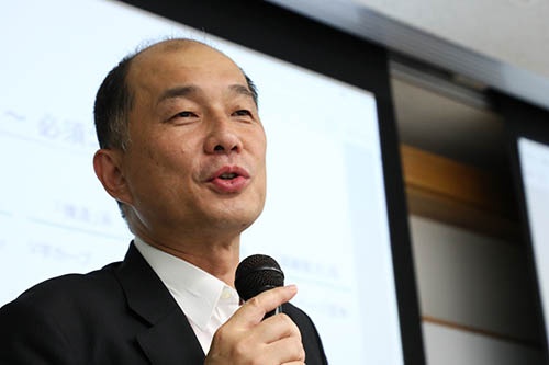 <b>斎藤英明(さいとう・ひであき)氏<br>アクサダイレクト生命保険 代表取締役社長</b><br>1963年東京都生まれ。1986年東京大学法学部を卒業後、農林中央金庫に入庫。本店で融資を担当していた1994年に米スタンフォード大学ビジネススクールへ留学、1996年MBAを取得。1998年ボストン・コンサルティング・グループに入社し、後にパートナー&マネージング・ディレクターも務めた。2010年シスコシステムズに移り、常務執行役員、専務執行役員を歴任した。2013年2月アクサダイレクト生命保険(旧ネクスティア生命保険、2013年5月社名変更)の社長に就任。落ち込みが続いていた新契約件数を約2年でV字回復させた。(写真:陶山勉)
