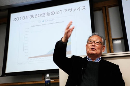 <b>村上憲郎(むらかみ・のりお)氏</b><br /><b>元グーグル日本法人社長/村上憲郎事務所 代表取締役</b><br />1947年大分県生まれ。1970年京都大工学部を卒業後、日立電子に入社。1978年日本ディジタル・イクイップメント(DEC)に転じ、1992年同社取締役企画本部長に。1994年米インフォミックス副社長兼日本法人社長、1997年ノーザンテレコム(後にノーテルネットワークス)ジャパン社⻑、2001年ドーセントジャパン社長などを歴任。2003年グーグル米国本社副社長 兼 日本法人社長に就任。2009年グーグル日本法人名誉会長に。2011年村上憲郎事務所を開設し代表取締役に就任、現在に至る。(写真:陶山 勉)