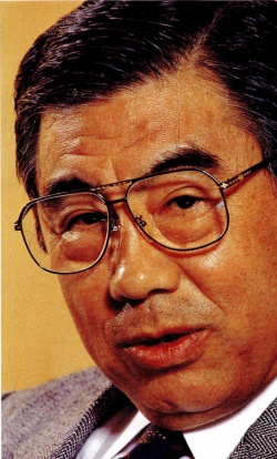 1994年、日経ビジネスのインタビューに応じる鈴木敏文氏(写真:清水盟貴、ほかも同じ)