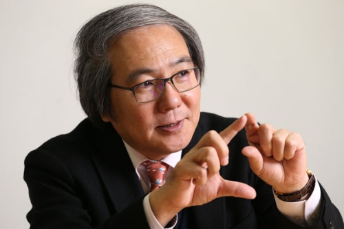 菅野了次東京工業大教授は全固体電池研究の第一人者だ(撮影:陶山勉、以下同)