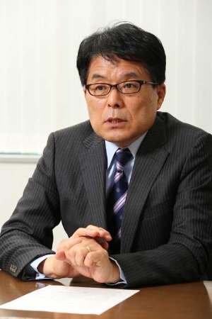 <b>増田寛也(ますだ・ひろや)氏</b><br /> 1977年4月、建設省入省。95年4月、岩手県知事就任(計3期)。2007年8月から2009年9月まで、民間人として総務大臣を務める。2009年4月、野村総合研究所顧問、東京大学公共政策大学院客員教授、内閣官房参与(同年8月まで)。日本創成会議座長として2014年5月、消滅可能性都市の問題を指摘した(写真:柚木 裕司)