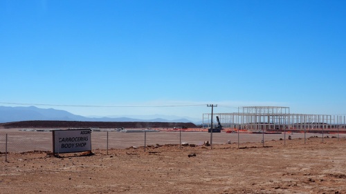 フォードが工場建設を撤回したサン・ルイス・ポトシの予定地。途中まで組み上がった鉄骨が奥に見える