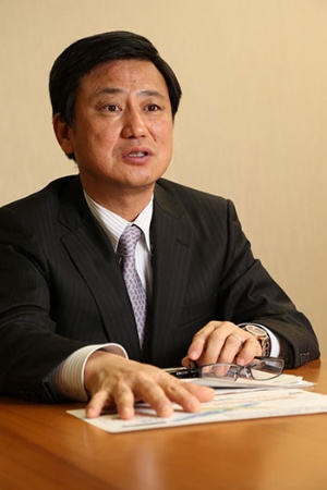 GEの変身を「驚異だった」と語るコマツ取締役ICTソリューション本部長の黒本和憲氏(写真:陶山 勉)