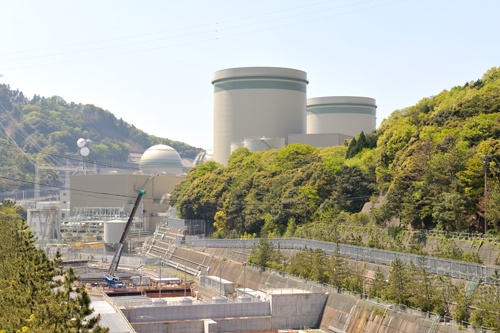 大津地方裁判所の仮処分決定で、関西電力は高浜原子力発電所3号機の運転を停止し、経営戦略が大きく狂った(写真:杉本 幸輔)