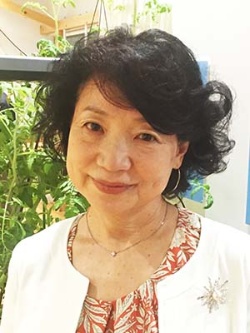 <b>帯野久美子(おびの・くみこ)氏</b><br/><b>インターアクト・ジャパン社長</b><br/><br/>追手門大学を卒業後、国際学校で英語を学び、1982年にフリーランスの翻訳家として独立。1985年に翻訳・通訳の専門会社、<a href="http://interactjapan.jp/" target="_blank">インターアクト・ジャパン</a>を設立し代表取締役。また2002年からはインターネット配信による英語教育教材の制作事業に乗り出した。語学を中心にグローバル教育に取組む。その傍ら、2009年から15年まで国立大学法人・和歌山大学の理事・副学長を務めたほか、大阪市教育委員、文部科学省大学設置・学校法人審議会委員、中央教育審議会委員などを務める。