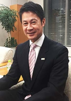 <b>湯﨑英彦(ゆざき・ひでひこ)氏<br/>広島県知事</b><br/>1965年広島県生まれ。1990年東京大学法学部卒、通商産業省入省。通商政策局米州課課長補佐などを歴任。1995年スタンフォード大学経営大学院(MBA)終了。2000年アッカ・ネットワークス設立、代表取締役副社長。2009年広島県知事選挙に出馬し当選。現在2期目。