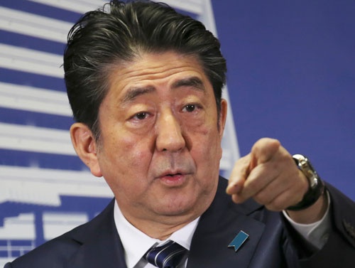 衆議院選挙の結果を受け、記者会見する安倍晋三首相(写真=AP/アフロ)