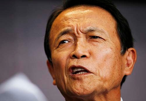 麻生太郎・副総理兼財務相は、「労働分配率」の低下に苦言を呈する。(写真:ロイター/アフロ)