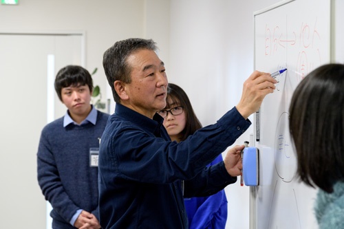 福島県内から集まった高校生と1日議論する(写真:野口勝宏)