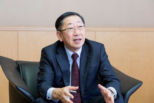 JR九州の青柳俊彦社長は「30年間、失敗を積み重ねてきた。それが街づくりを進めていく上での基本になっている」と語る。(写真:諸石信)