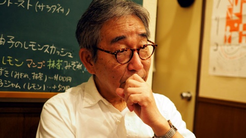 <b>平川 克美(ひらかわ・かつみ)</b><br />文筆家・実業家 1950年東京生まれ。隣町珈琲店主。声と語りのダウンロードサイト「ラジオデイズ」代表。立教大学客員教授。早稲田大学講師。早稲田大学理工学部機械工学科卒業後、内田樹氏らと翻訳を主業務とするアーバン・トラストレーションを設立。1999年、シリコンバレーのBusiness Cafe.Inc.の設立に参加し、CEOを務める。近著に『<a href="http://amzn.to/2wn1mK7" target="_blank">何かのためではない、特別なこと</a>』『<a href="http://amzn.to/2wnuXTD" target="_blank">喪失の戦後史</a>』『<a href="http://amzn.to/2wnNmzQ" target="_blank">言葉が鍛えられる場所</a>』『<a href="http://amzn.to/2wop2ht" target="_blank">路地裏人生論</a>』など。