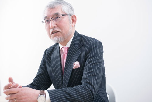 大江英樹(おおえ・ひでき)氏経済コラムニスト。1952年、大阪府生まれ。大手証券会社で個人資産運用業務、企業年金制度のコンサルティングなどに従事。定年後の2012年にオフィス・リベルタス設立。写真:洞澤 佐智子