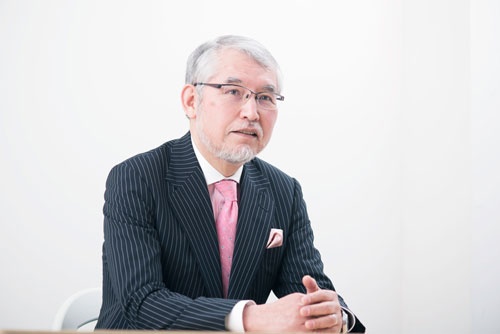 <b>大江英樹(おおえ・ひでき)氏</b><br /> 経済コラムニスト。1952年、大阪府生まれ。大手証券会社で個人資産運用業務、企業年金制度のコンサルティングなどに従事。定年後の2012年にオフィス・リベルタス設立。写真:洞澤 佐智子