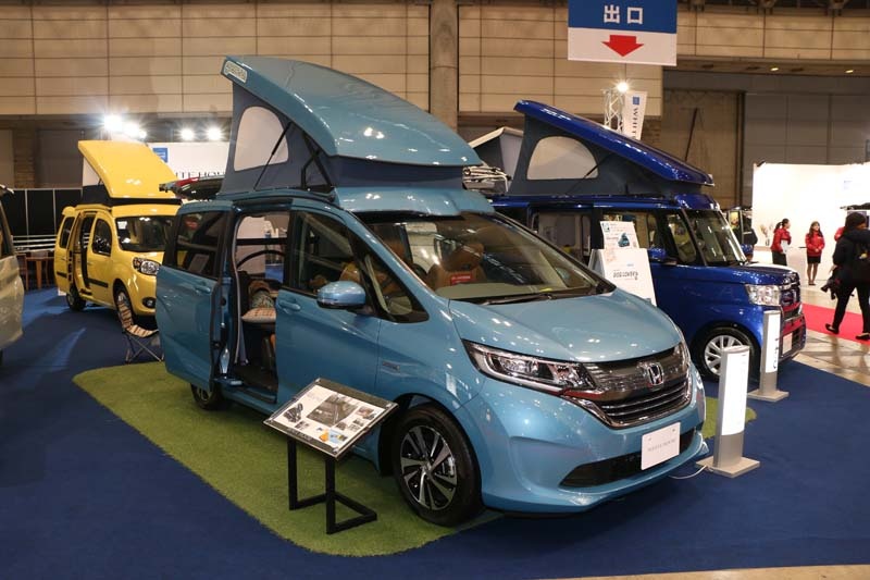 メルセデスも注目するキャンピングカーショー 3ページ目 日経ビジネス電子版 メルセデスも注目するキャンピングカーショー 3ページ目 日経ビジネス電子版