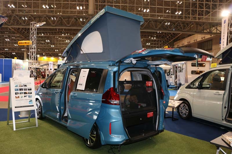 メルセデスも注目するキャンピングカーショー 3ページ目 日経ビジネス電子版 メルセデスも注目するキャンピングカーショー 3ページ目 日経ビジネス電子版