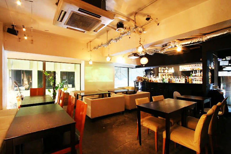 スペイシーコーヒーの店舗の１つ「AJITO WONDERDINING（アジト ワンダーダイニング）」（渋谷区道玄坂1-18-4）。スペイシーコーヒーとしての営業時間は9～17時