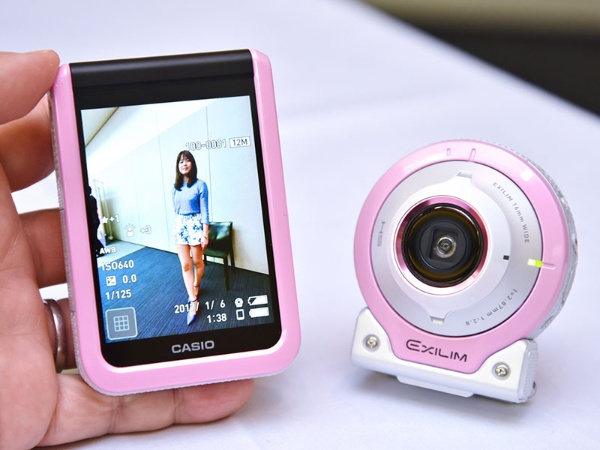 インスタ流行 脚長自撮り カシオのデジカメ 日経ビジネス電子版 インスタ流行 脚長自撮り カシオのデジカメ 日経ビジネス電子版