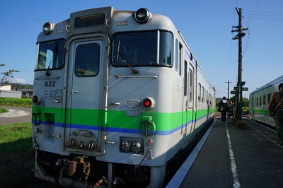 キハ40系は国鉄時代に大量に製造されたローカル線向けのディーゼルカー。北海道から九州まで各地で運行されている。ちなみに、JR九州の観光列車の多くはこの車両を大幅に改造したものだ