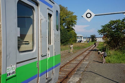線路はホームの先でぷっつり途切れている。1972年まではさらに先の留萌本線・石狩沼田駅まで走っていた。札沼線の「沼」は石狩沼田駅を指している