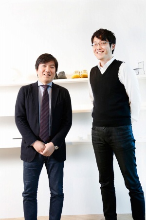 右/佐藤オオキ氏。02年に早稲田大学大学院理工学部建築学科を修了後、デザインオフィスnendoを設立。06年にNewsweekの「世界が尊敬する日本人100人」に選出<br>左/ミュージックセキュリティーズの小松真実社長。早稲田大学大学院修了。2000年にミュージックセキュリティーズ合資会社を設立し、02年に株式会社化