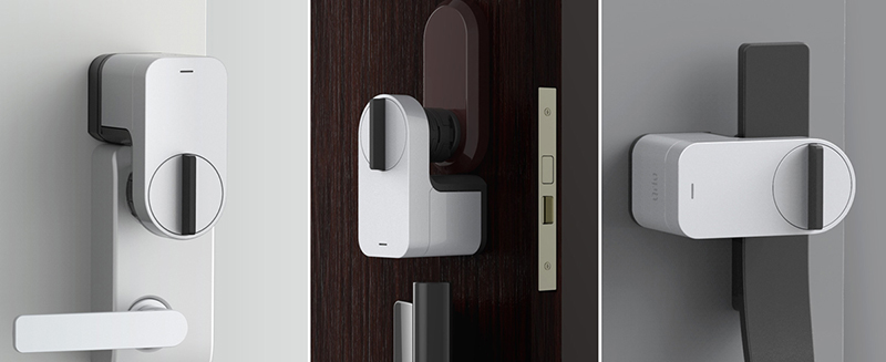 Qrio Smart Lockをドアに取り付けたイメージ。縦向きだけでなく、サムターンやドアレバーの位置などに応じて、横向きや下向きでも設置できる