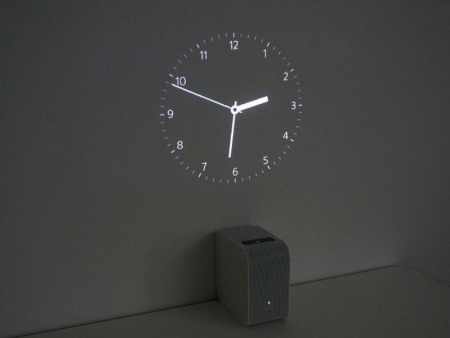 ポスター機能の「時計」の一例。アナログだけでなくデジタル表示もある