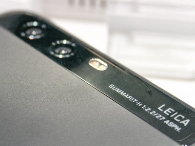 レンズは、HUAWEI P9と同じSUMMARIT-H 1:2.2/27 ASPH.を採用する