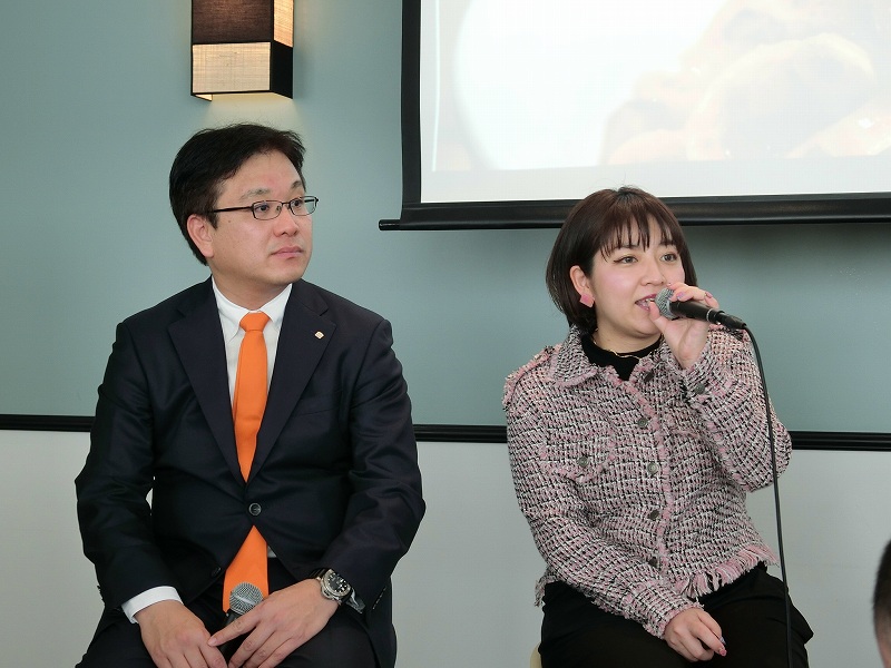 相模屋食料の鳥越淳司社長（左）とTGCチーフプロデューサー 池田友紀子氏