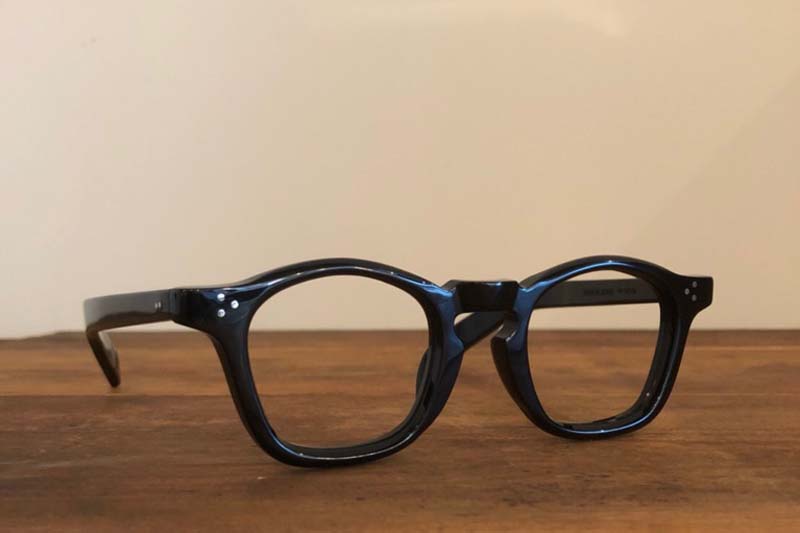メガネの売り上げが伸びている：日経ビジネス電子版
