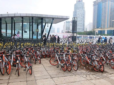 シェアサイクルは、都市部で見掛けない日はないほど普及している