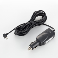 電源はシガーソケットから給電できる。付属ケーブルは約4mと長く、大型車にも取り付けやすい。シガーソケットは一般車で広く使われる12Vタイプのみ対応
