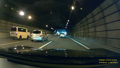 高速内のトンネルといった暗い場所でも周囲の車のナンバーは確認できる。ただし、少し離れた車のナンバーが確認しにくい