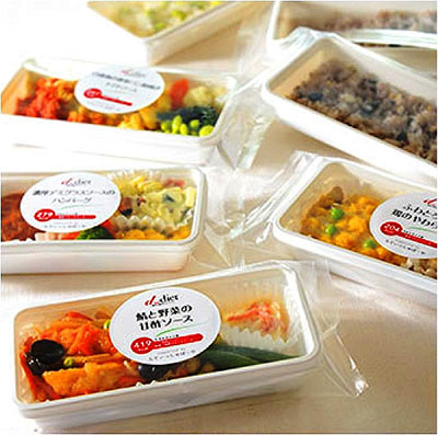 「健康弁当」は冷凍で届けられ、冷凍の状態で１年間保存が可能。4食セットで4800円。肥満体質のタイプ別３種類＋アソート（詰め合わせ）の計４種類