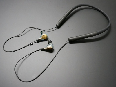 松尾氏のいち押しはワイヤレスでの利用。Just earはケーブル交換が可能なので、Bluetoothに対応したソニーのワイヤレスオーディオレシーバー「MUC-M2BT1」を組み合わせれば、スマホでの使い勝手はさらにアップする