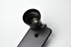 ExoLens テレフォトレンズはiPhoneに装着するとかなり大きくなる