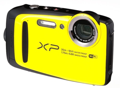 流れるようなデザインが特徴の「FinePix XP120」。実売価格は2万6000円前後と手ごろだが、安っぽくはない