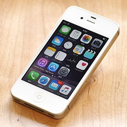 iPhoneの代名詞となった“白いiPhone”は、東京の下町にある会社が作った白いインクがなければ存在しなかったかもしれない