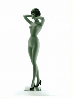 フランスの彫刻家「ダルナ」の名を冠したシリーズの1つで、パリモードの香りが色濃く漂う。1959年制作。ウエストは47㎝。当時の理想の身体美を表現したもので、業界に旋風を起こした（画像提供：七彩）