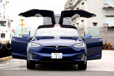 走るロボット ついに降臨 テスラ モデルx 日経ビジネス電子版