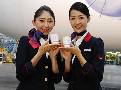 ジャルックス 1/200 B777-300 JAL ドラえもん特別塗装機