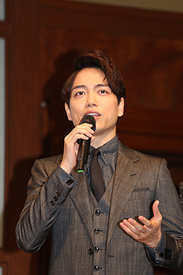 同じく2016年のヒット人に選ばれた俳優の山崎育三郎