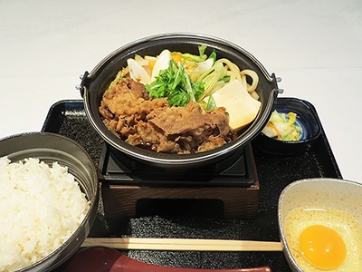 「牛すき鍋膳」（並盛りが650円、大盛り750円）