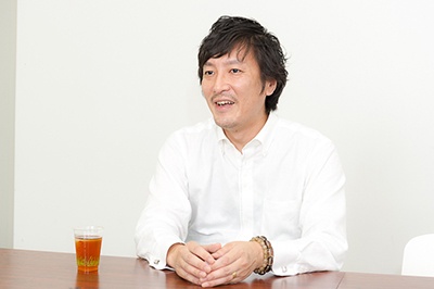 金田博之氏。1975年山口県生まれ。大学卒業後、SAPジャパンに入社。29歳で副社長補佐、30歳で部長に着任、35歳で本部長に昇格するなど、グローバル企業の第一線で活動。現在は、日本の大手製造業でグローバル新規事業に携わる。『アジアの非ネイティブに学ぶビジネス英語速習術』(日経BP)など、これまで8冊の書籍を出版