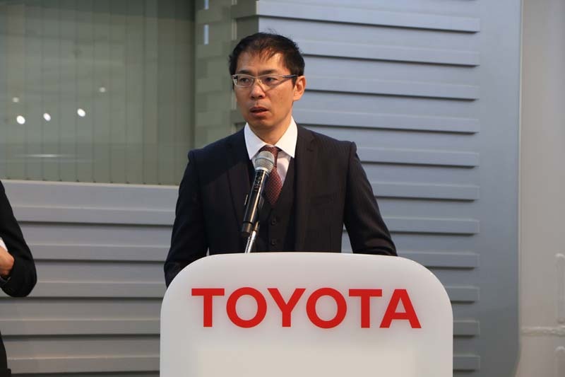 トヨタがハイエースに先進安全機能を載せる理由 (2ページ目):日経