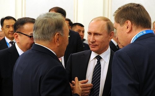 ウズベキスタンで開かれた上海協力機構の首脳会議に参加したロシアのプーチン大統領。この場で初めて、英国のEU離脱に関してコメントした。(写真:Russian Presidental Press and Information Office/Abaca/アフロ)