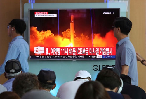 北朝鮮は7月29日、夜間にICBM(大陸間弾道ミサイル)を発射した(写真:AP/アフロ)