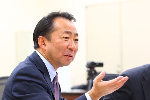 Japan Innovation Network専務理事の西口尚宏が、一連の座談会の司会進行を務めた